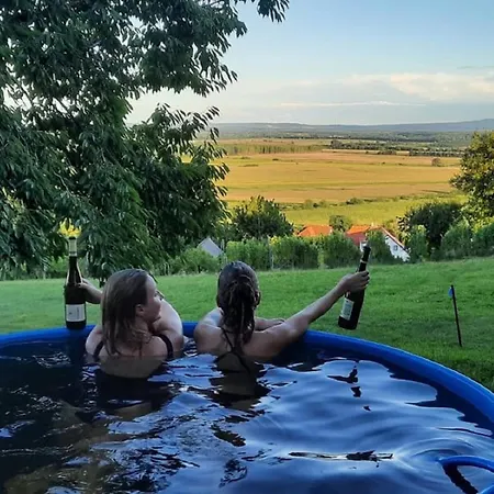 Varsadi Birtok Piano ゲストハウス *