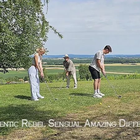 Varsadi Birtok Piano ゲストハウス Somlóvásárhely